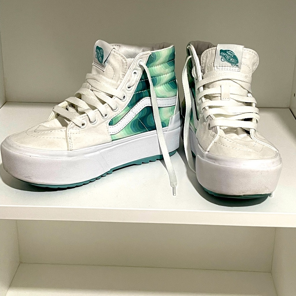 Van’s Ladies SK8-Hi Stackform shoes, size 6.5.